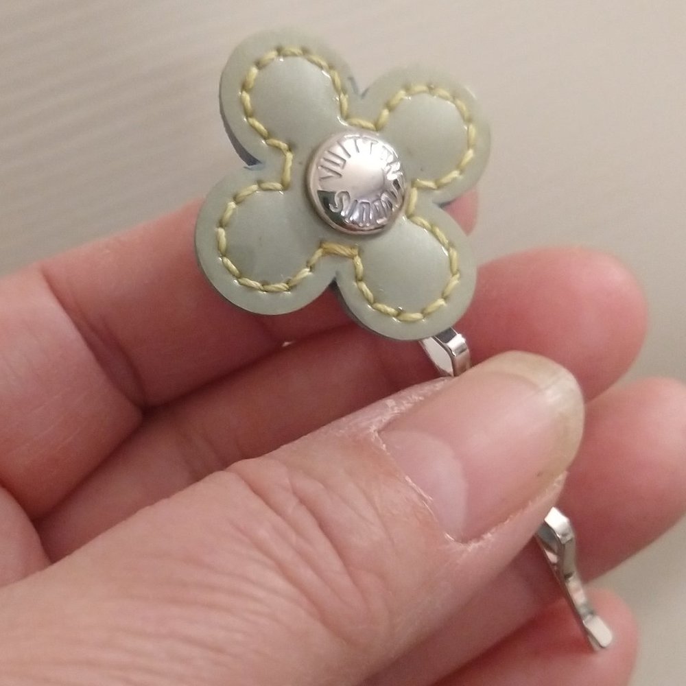 Louis Vuitton Monogram Vernis Flower Hair Pins - Picture 7 of 11